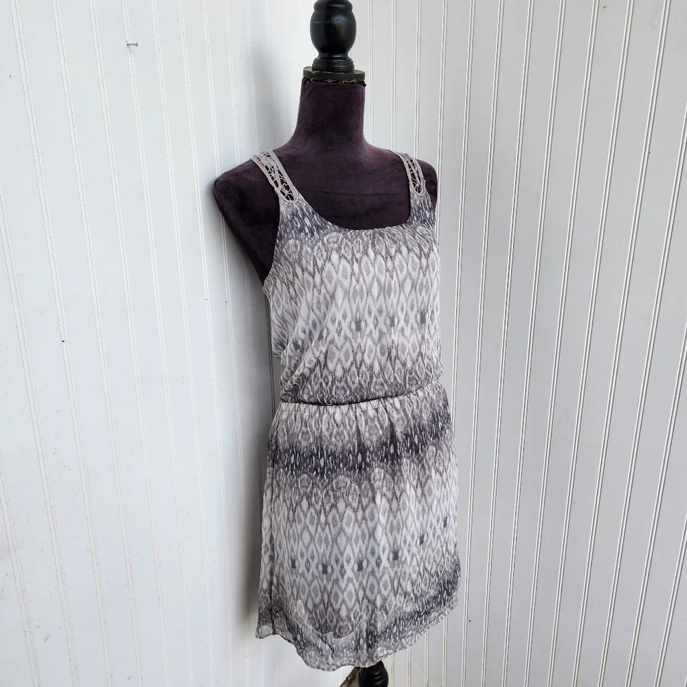 EXPRESS Sleeveless Gray Layered Dress Laced Neckline Elastic Waist Sz XS